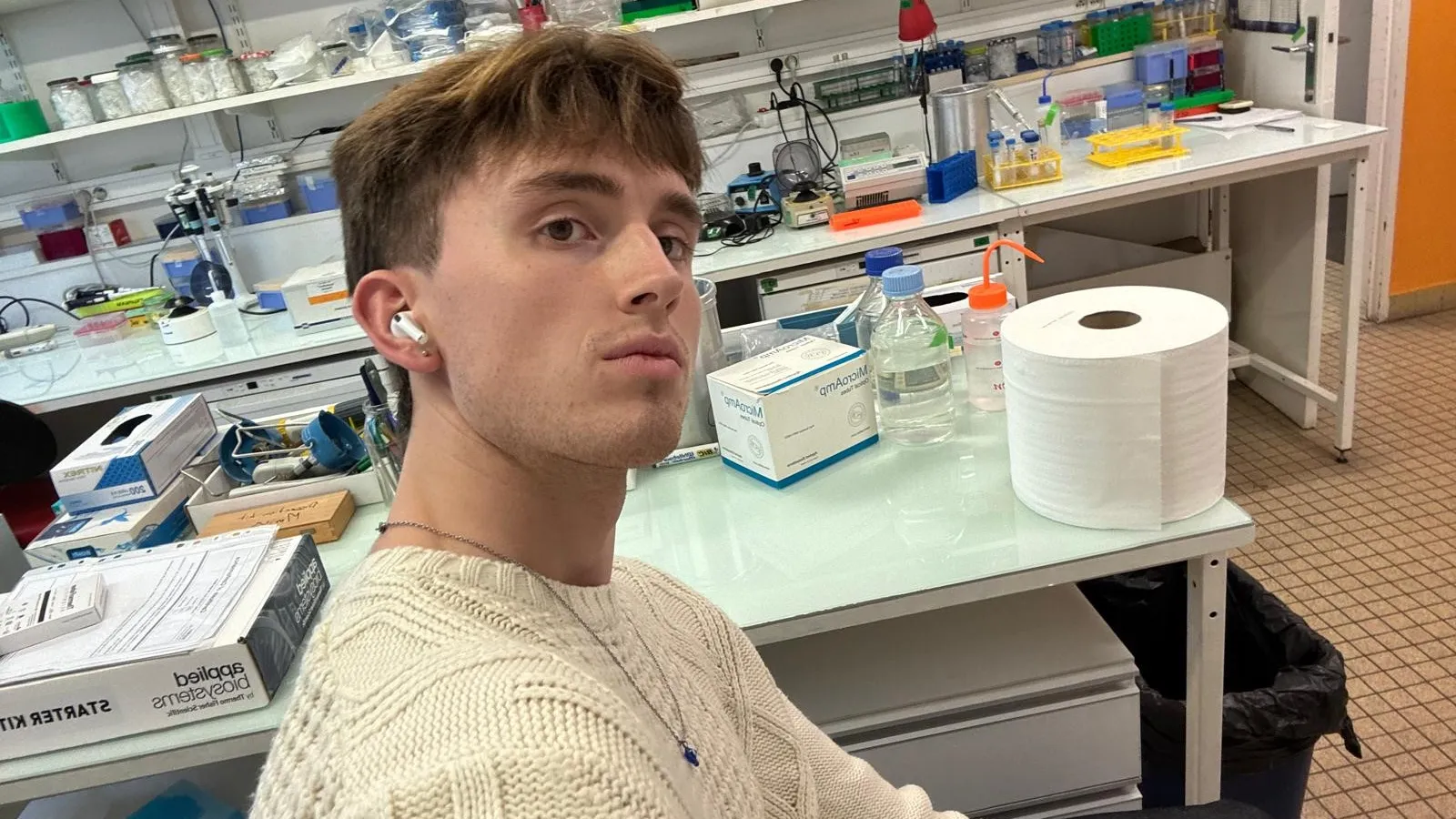 Henry Oman (Microbiology) in Dr. Carré's lab at Sorbonne Université